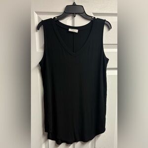 Zenana Boutique Brand V-Neck Basic Tank Size Large